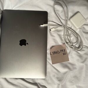 MacBook Air 2020- 13” Intel Core i3- 256gb- 8 gb- Space Grey MacOS(up to date)